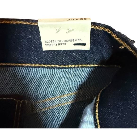 NWT Levi’s Strauss 724 High Rise Straight Jeans Dark Wash Size 25x28 - Picture 7 of 12